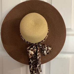 Cute straw beach hat with leopard sash